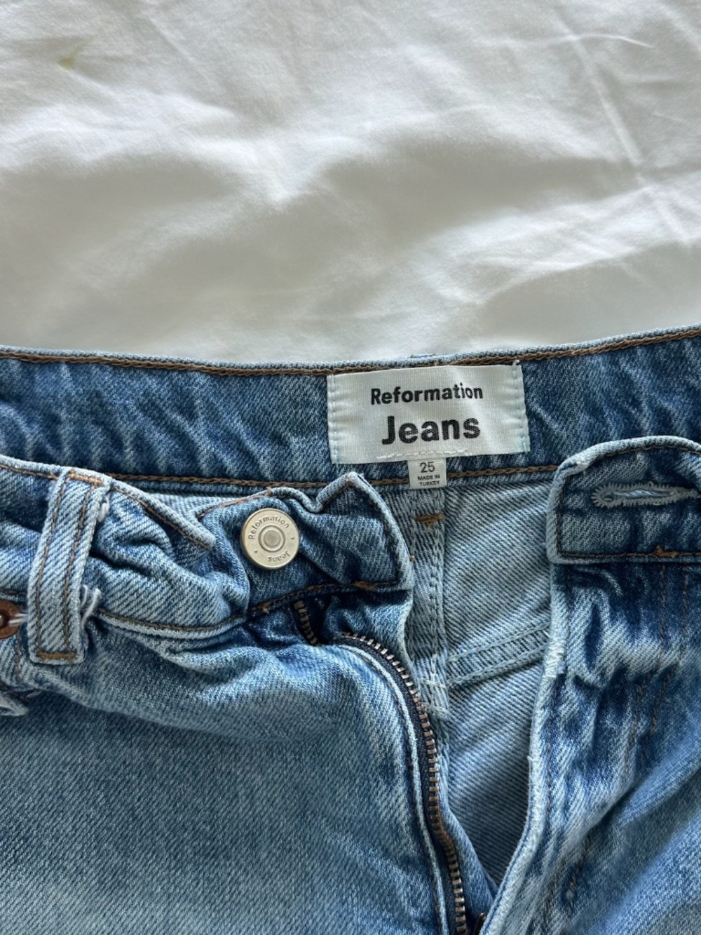 Reformation High Waisted Slouchy Jean Size 25 - Picture 8 of 9